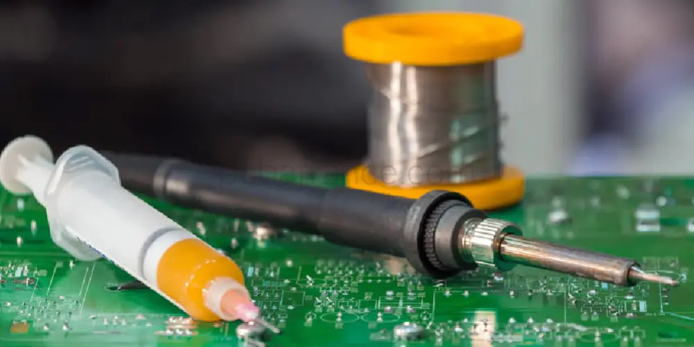 Pâte à souder vs flux-Méthodes d'application